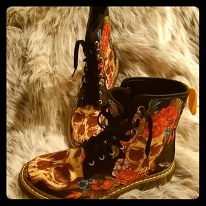 Skull print boots..in time for Halloween!